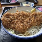 ねもと屋 - ソースカツ丼は衣にソースが染み込んだタイプ。