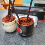 スタミナ焼肉鉄板王 - 秘伝の味噌タレは辛くないタレと辛いタレの2種類あります。
