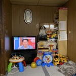 須崎食料品店 - 店内に生活スペース