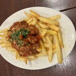 319707199 - ポテトフライ　ボロネーゼソースとパルミジャーノ
