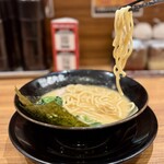 壱角家 - 家系ラーメン(並) 醤油　麺半分