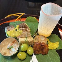 菊乃井 本店 - 八寸　カマス焼き目鮨　鱧の子落雁　蓮根松風　白つぶ貝山葵糀和え　海老共焼き　栗茶巾　翡翠銀杏　銀杏芋　松葉素麺