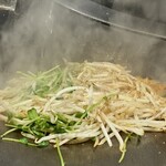 ステーキ・慶 - もやしも美味しいです。