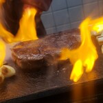 焼肉かつらぎ - （※写真5）シャトーブリアンの調理の様子