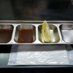 焼肉かつらぎ - タレ等小皿