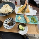 ししまる製麵所 - ざるうどん天ぷらセット！ざるうどんは天ぷら盛りだけ無い感じで700円ならお得です