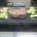 焼肉かつらぎ - （※写真4）シャトーブリアンの調理の様子