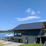 ao LAKESIDE CAFE - 空の青さえデザインされた…