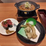 すし銚子丸 - 松茸の天ぷらスルメイカげそのゴロ焼き、軍艦巻。