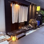 鳥さと - 店舗前