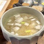 Tokyo Style Noodle ほたて日和 - つけ汁の中（見えませんが）には、雲呑とつみれ、チャーシューが…