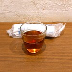 京かき氷 つみき - 最初に出てきた熱いお茶と冷たいおしぼり～!!( ^o^)ﾉ