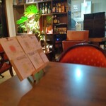 ショコラ工房MANYAMA - 店内 テーブル席