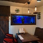 ショコラ工房MANYAMA - 店内 奥の水槽