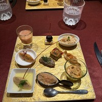 ブルガズ アダ - 3皿目、メゼ厨房から前菜の輪舞曲