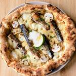 ピッツェリアチェーロ - 秋刀魚のピッツァ