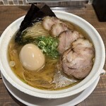 日日是麺日 - 特選しょうゆにさらにチャーシュートッピング