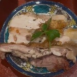 麦と麺助 - 高坂鶏のムネとモモ