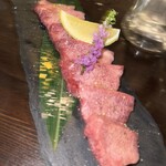 炭火焼肉 肉刺し にく式 - 上タン