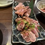 炭火焼肉 肉刺し にく式 - 上和牛ハラミ　下和牛サガリ