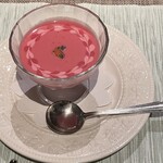 KITCHEN ぬまた - ビーツの冷製スープ（アップ）