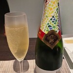 KITCHEN ぬまた - スパークリング白ワイン（カヴァ　1/2ボトル）