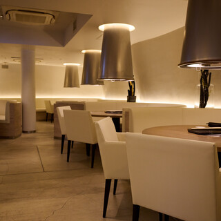 最大6名様まで座れるテーブル席