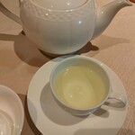Li Bai Cantonese Restaurant - 菊茶、ポットで提供されます