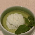 Li Bai Cantonese Restaurant - アボカドとココナッツのアイスクリーム