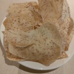 Li Bai Cantonese Restaurant - なにか芋を揚げたもの？お通しみたく出されました