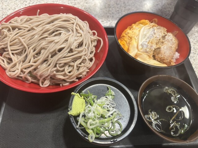 富士そば 本格的な “鬼うまさ„ 今年も健在。名代富士そばカップ麺「紅生姜天そば