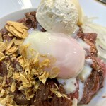 ステーキライスの店 センタービーフ 横浜関内本店 - 名物ステーキライス(Ｍサイズ・ガーリックバターライス) 1,390円＋半熟たまご 150円＋マッシュポテト 200円