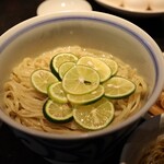 駄目な隣人 - すだち昆布水つけ麺