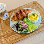 おおみやパンカフェ - 朝トーストクロワッサン（クロワッサン・サラダ・たまごフィリング）
