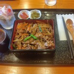 Cafe りんりん - 料理写真:近江牛焼肉重