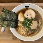 煮干しそば おおきに - 料理写真:煮干しそば(醤油・味玉入り)