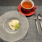 バリック ドゥエ - スプーンですくうレアチーズケーキとルイボスティー