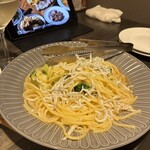 肉とワインのイタリアン酒場more - しらすペペロンチーノ