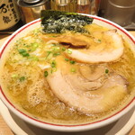 玉 赤備 - 豚鶏中華そば 並盛 930円