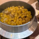 完全個室完備 郷土酒肴 あおもり屋 - 嶽（だけ）きみと帆立の焼きとうもろこし風釜飯@¥1500