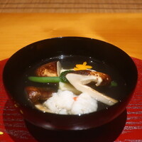日本料理 幸庵 - 富良野産松茸、鱧、銀杏豆腐の煮物椀