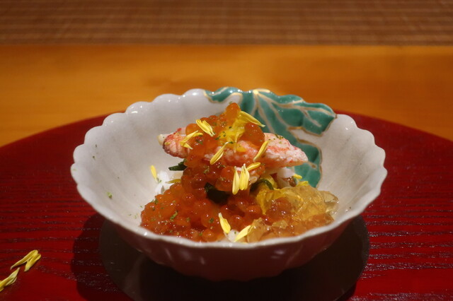 前菜の毛蟹に始まり、富良野産松茸、鱧、九頭竜川の鮎、狩野川