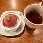 釜めし菜時記 さき亭 - デザート、巨峰のシャーベットとほうじ茶
