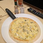 ひげ坊主 - ゴルゴンゾーラピザ