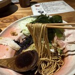 成 CH - 固めの麺が力強いスープに合います。