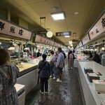 すし雅 - 市場内の様子