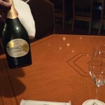 オールドインペリアル バー - ピエールジョエのプレゼンテーション・良き日なので良いシャンパーニュを飲もう！！