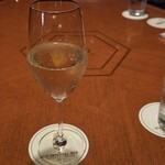 オールドインペリアル バー - シャンパン・ピエールジョエのグラス(¥３２００)