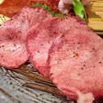山形黒毛和牛 米沢牛焼肉 仔虎 - タンは芯の部分です