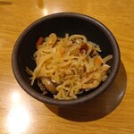鉄板酒場 鐵一 赤羽店 - お通し：切り干し大根